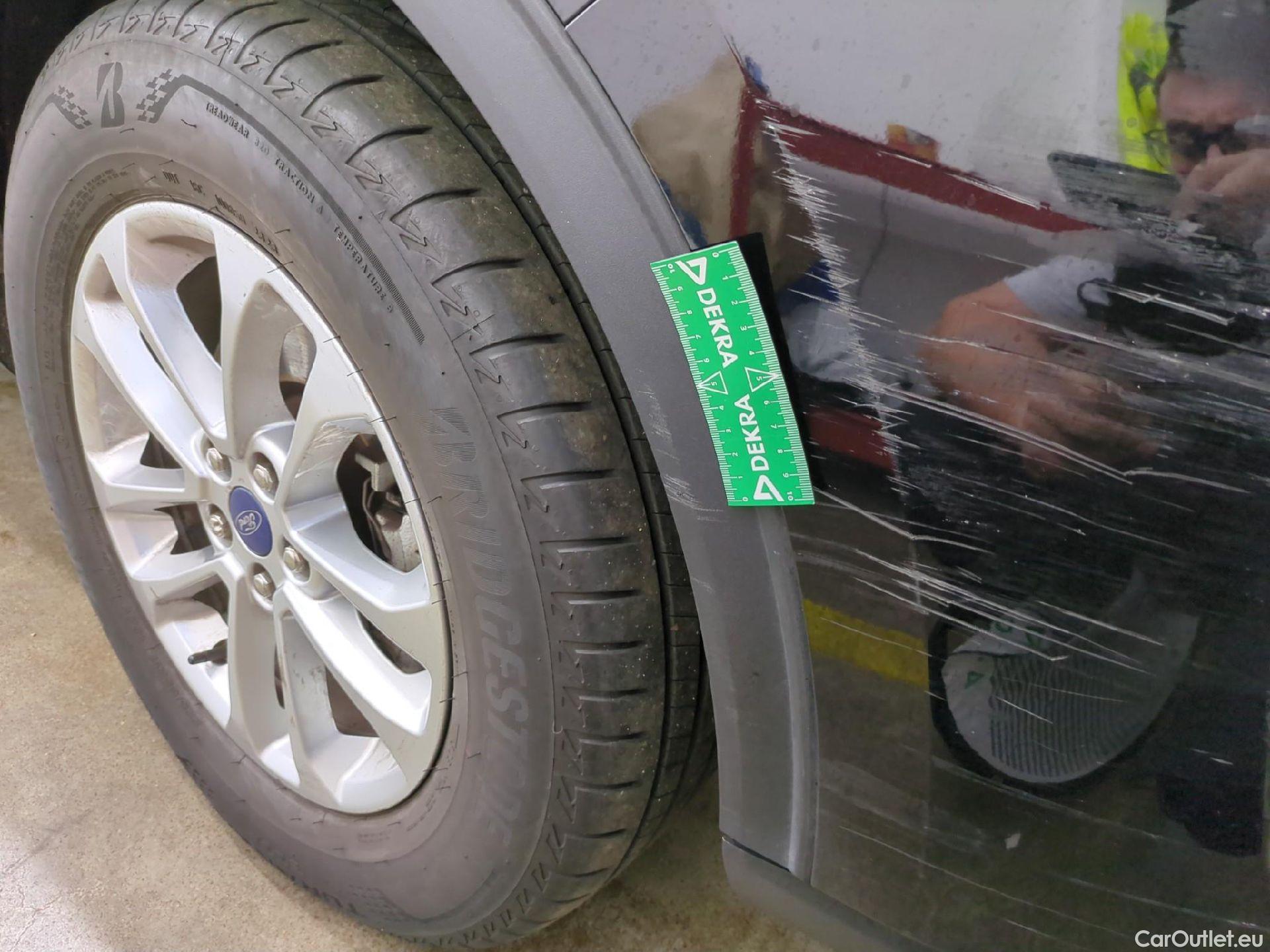  Ford  Kuga FORD  / 2019 / 5P / SUV 2.5 190 hybrid Flexifuel Pshift Titanium #27