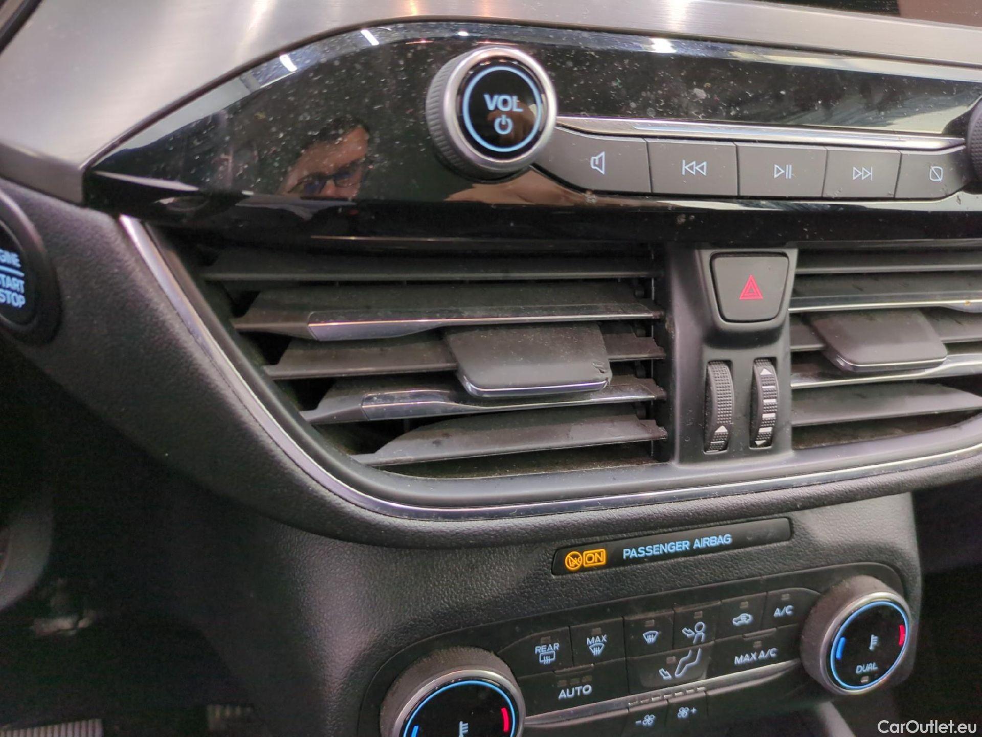  Ford  Kuga FORD  / 2019 / 5P / SUV 2.5 190 hybrid Flexifuel Pshift Titanium #2