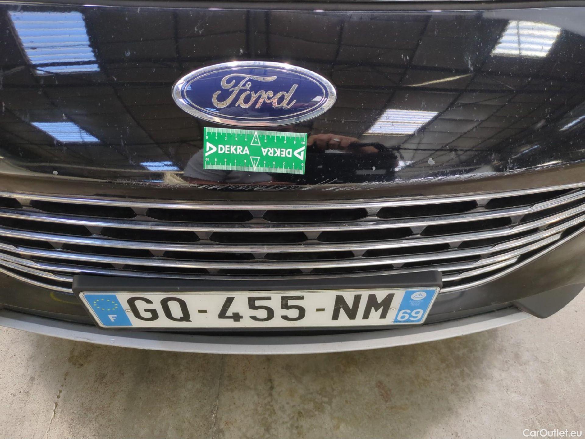  Ford  Kuga FORD  / 2019 / 5P / SUV 2.5 190 hybrid Flexifuel Pshift Titanium #24