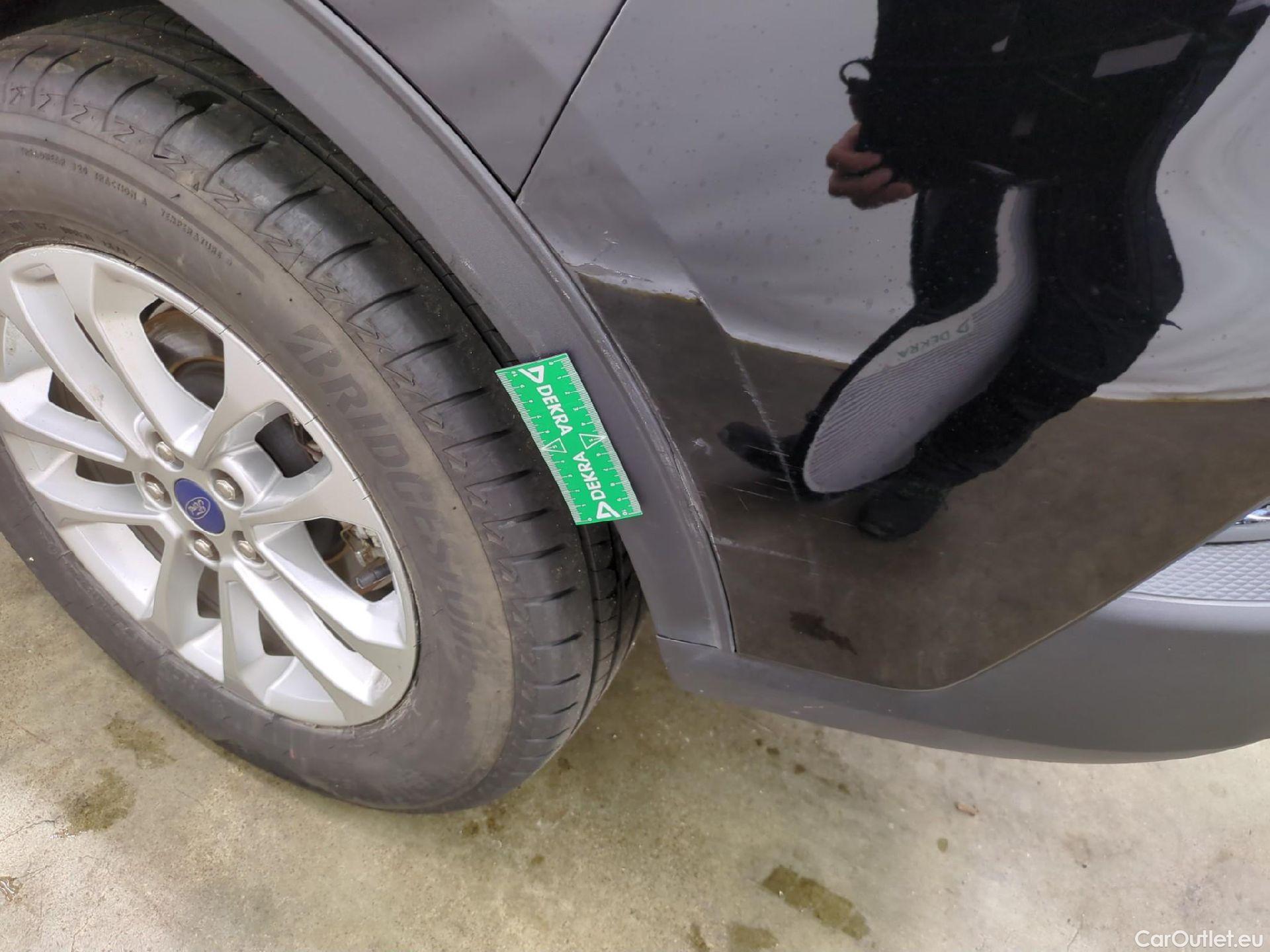  Ford  Kuga FORD  / 2019 / 5P / SUV 2.5 190 hybrid Flexifuel Pshift Titanium #55