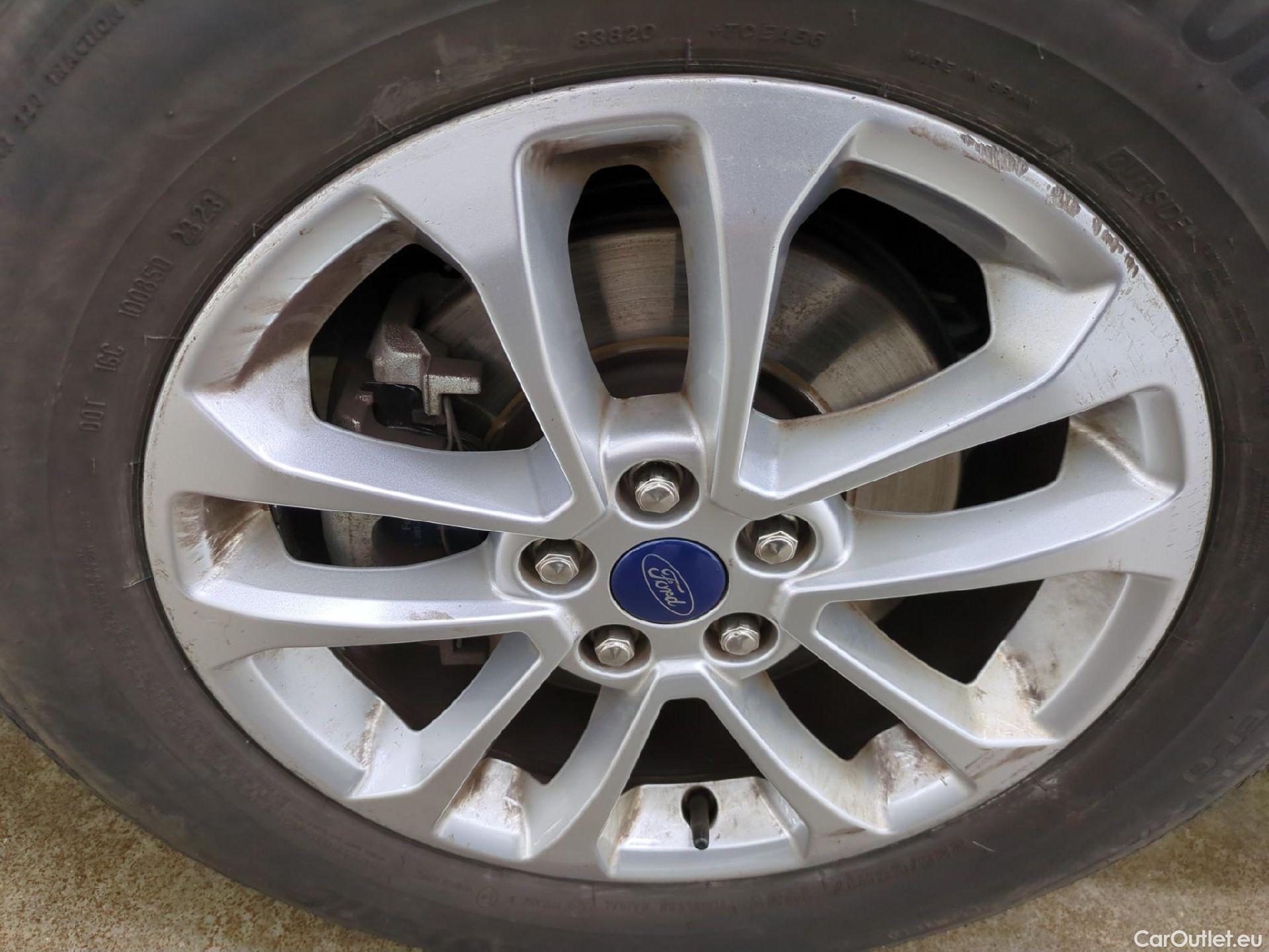  Ford  Kuga FORD  / 2019 / 5P / SUV 2.5 190 hybrid Flexifuel Pshift Titanium #9