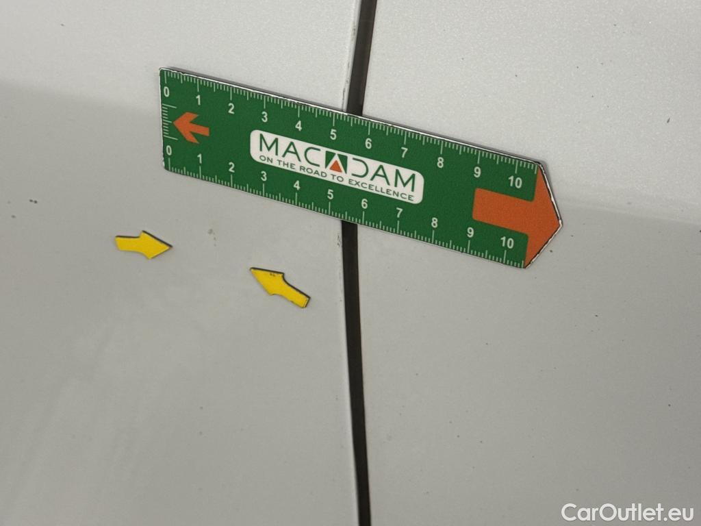  Mercedes  A-Klasse MERCEDES-BENZ Classe A Compact / 2018 / 5P / Berline A 200 d AMG Line 8G-DCT #35