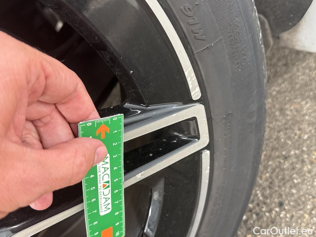  Mercedes  A-Klasse MERCEDES-BENZ Classe A Compact / 2018 / 5P / Berline A 200 d AMG Line 8G-DCT #28