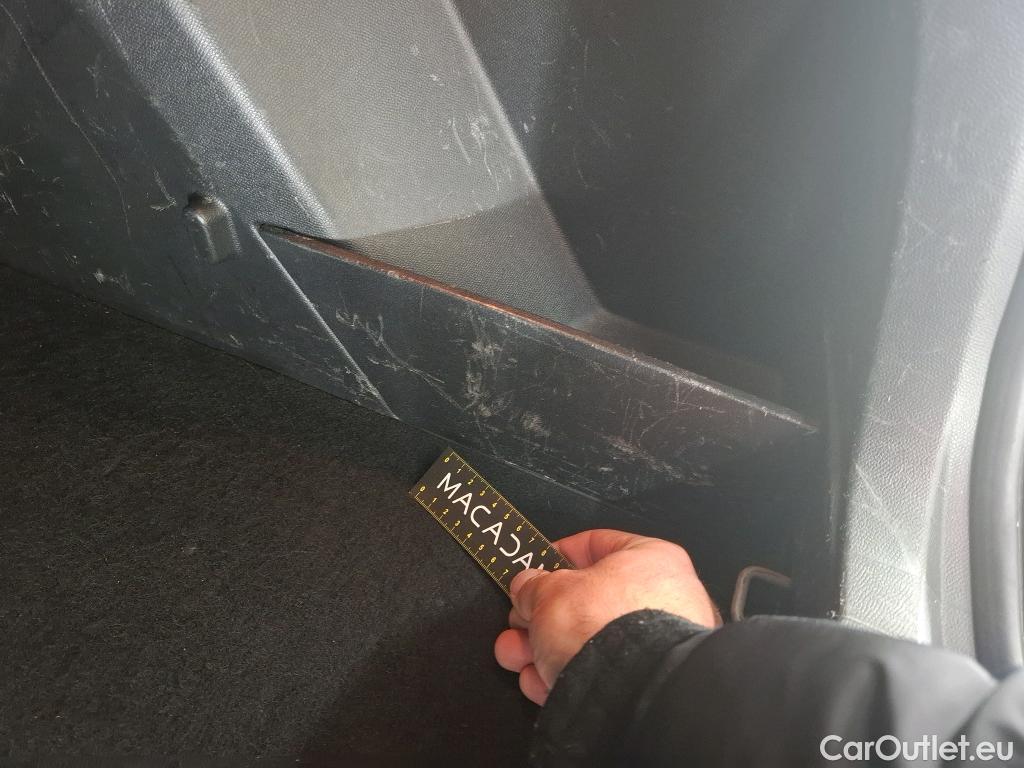  Peugeot  2008  Allure Business 1.5 HDi 130CV BVA8 E6d #14