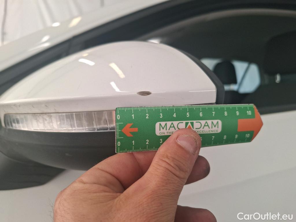  Volkswagen  Golf  VOLKSWAGEN / 2020 / 5P / Berline 2.0 TDI SCR 115 BVM6 Life Busi 1st #25