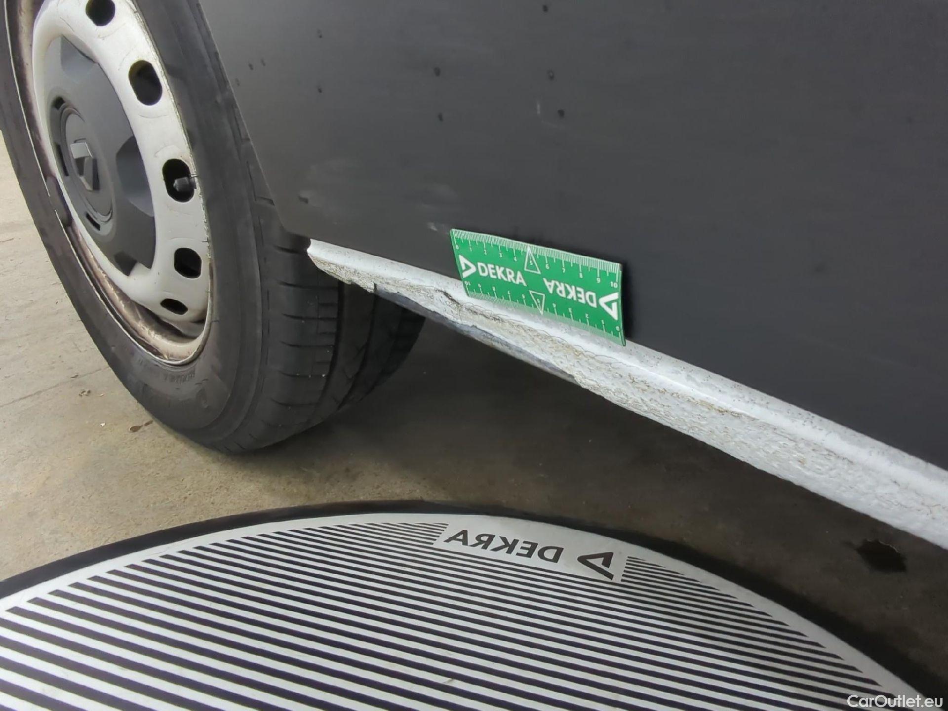  Renault  Trafic  Fourgon L2H1 3T Grand Confort 2.0 dCi 130CV BVM6 E6d #29