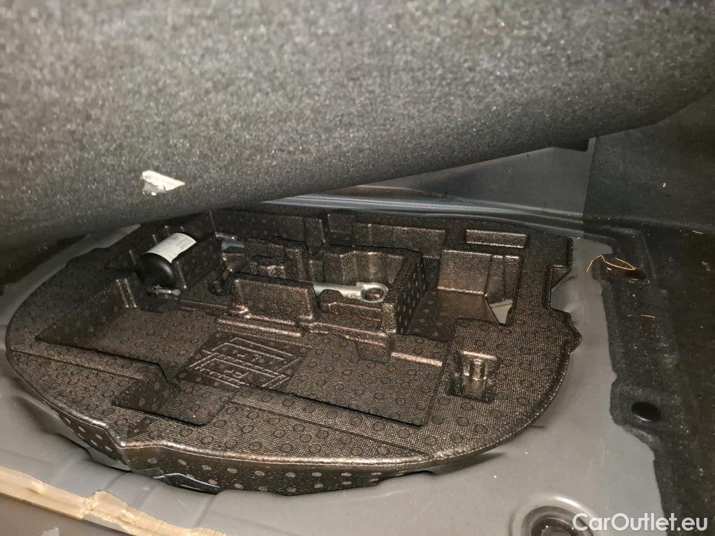  Toyota  Corolla TOYOTA  / 2018 / 5P / Berline Hybride 122h Dynamic Business Stage Acad #8