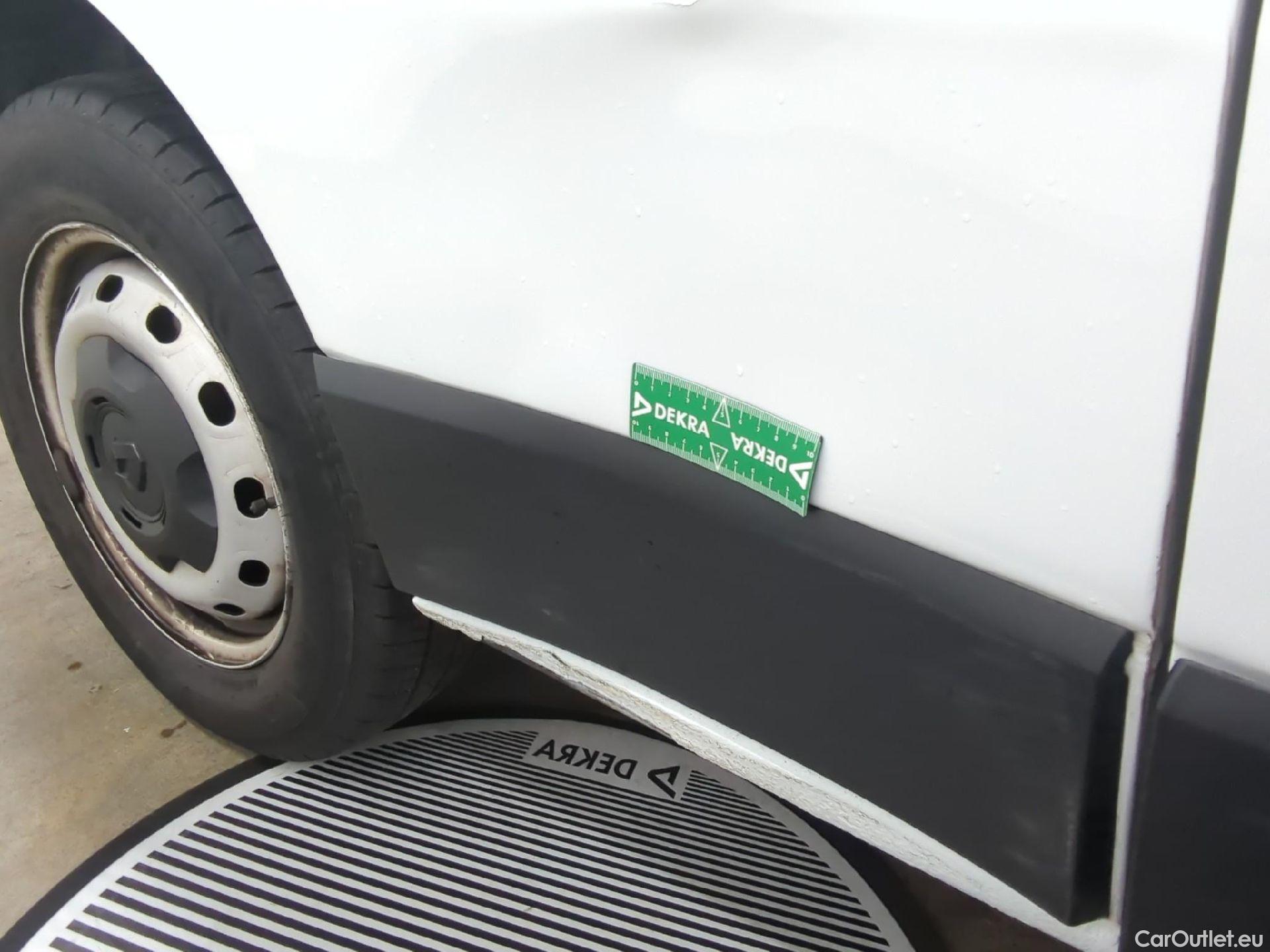  Renault  Trafic  Fourgon L2H1 3T Grand Confort 2.0 dCi 130CV BVM6 E6d #33