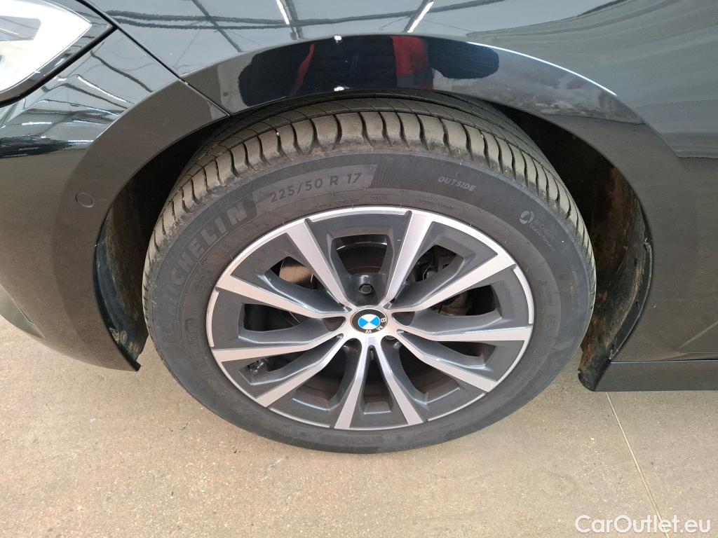  Bmw  Serie 3 BMW Série 3 Touring / 2019 / 5P / Break 318d 150ch Business Design BVA8 #28