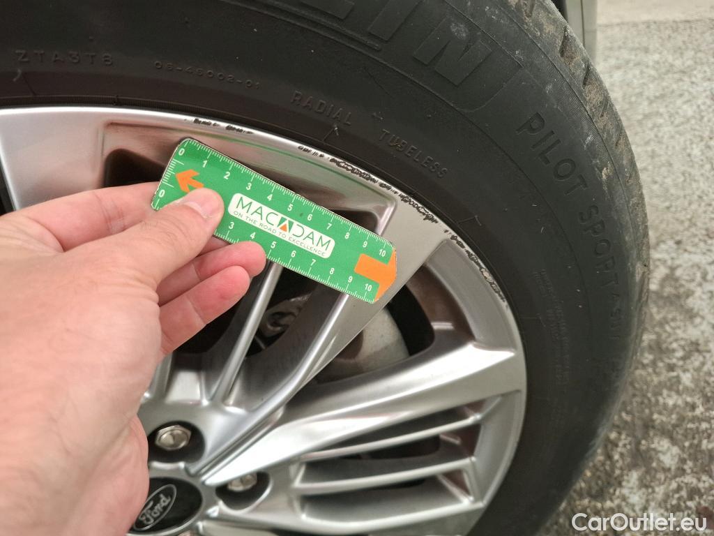  Ford  Kuga FORD  / 2019 / 5P / SUV 2.5 Duratec 225 ch PHEV eCVT Vignale #20