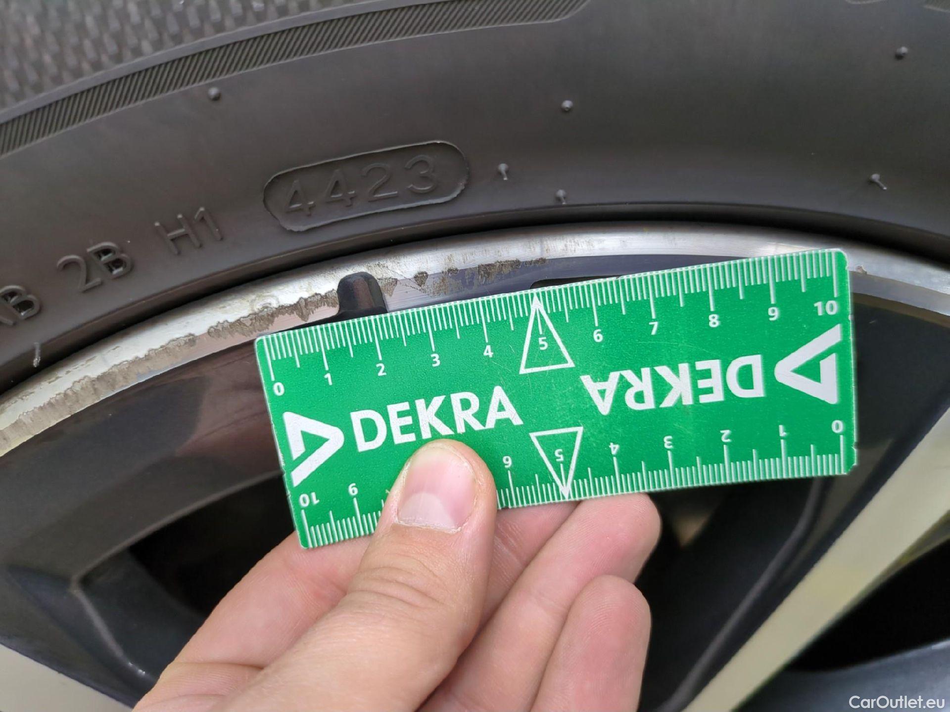  Bmw  Serie 3 Série 3 Berline 318 d Lounge 2.0 150CV BVA8 E6d #2