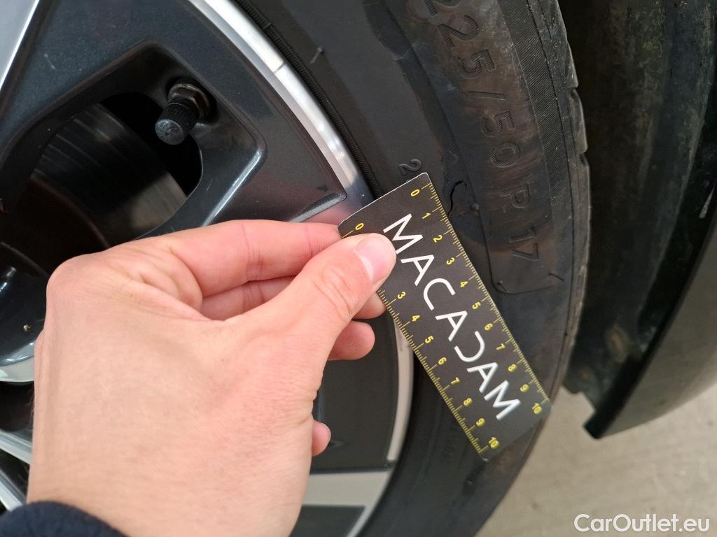  Bmw  Serie 3 BMW Série 3 Touring / 2019 / 5P / Break 318d 150ch Business Design BVA8 #9