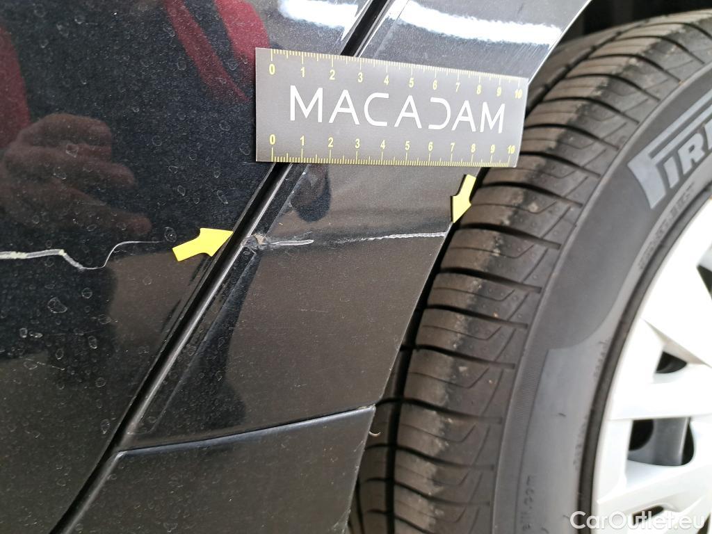  Toyota  Yaris TOYOTA  Hybride / 2019 / 5P / Berline Hybride 116h Dynamic Business Stage Acad #32