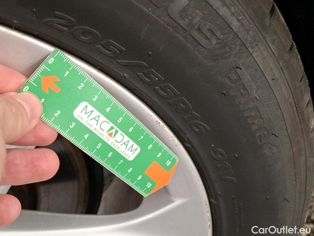  Toyota  Corolla TOYOTA  / 2018 / 5P / Berline Hybride 122h Dynamic Business Stage Acad #26