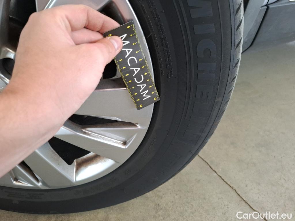  Peugeot  5008  Style 1.5 HDi 130CV BVA8 7 Sieges E6d #9