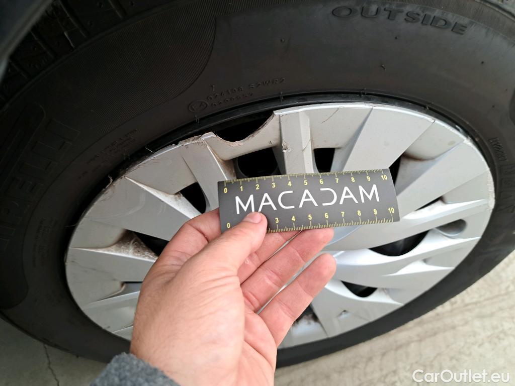  Toyota  Yaris TOYOTA  Hybride / 2019 / 5P / Berline Hybride 116h Dynamic Business Stage Acad #26