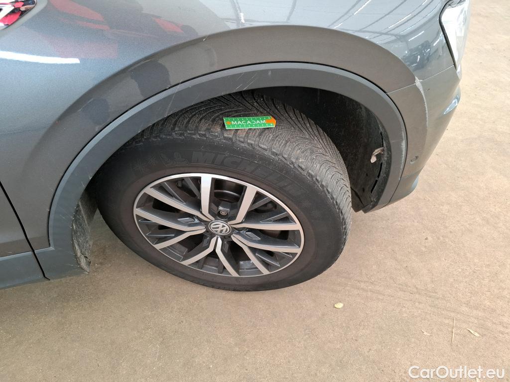  Volkswagen  Tiguan VOLKSWAGEN  Allspace / 2017 / 5P / SUV 2.0 TDI 150 DSG7 Confortline Business #44