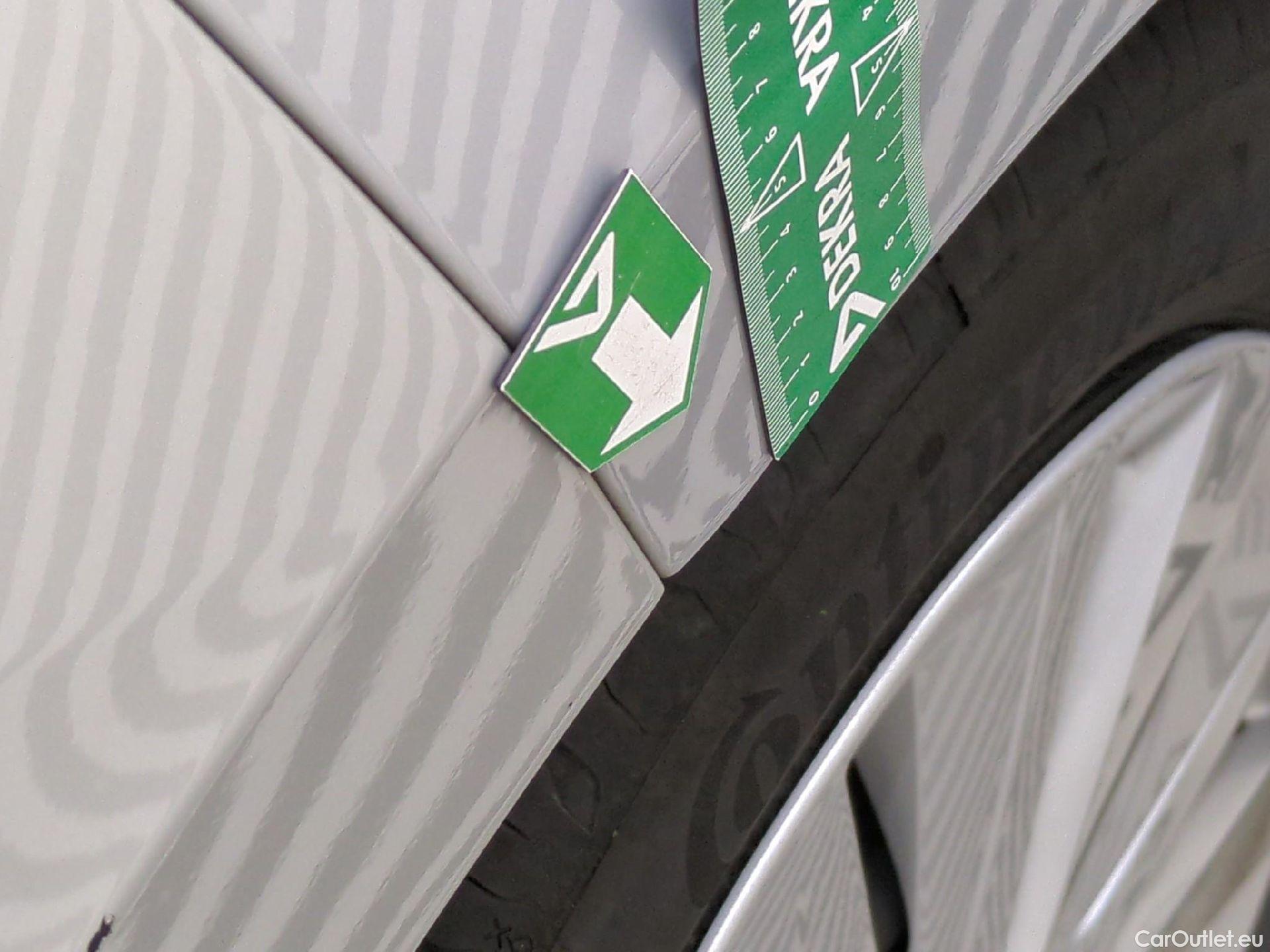  Nissan  Micra NISSAN  / 2016 / 5P / Berline IG-T 100 Business Edition #20