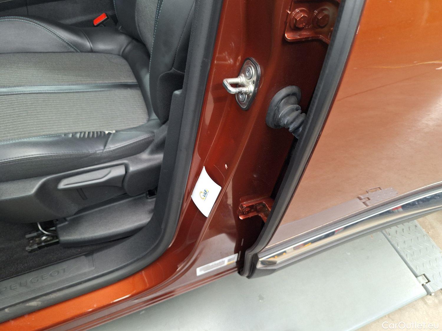  Peugeot  5008 Peugeot,  FL'20, Peugeot  1.5 BlueHDi 96kW S&S EAT8 Allure Pack #32