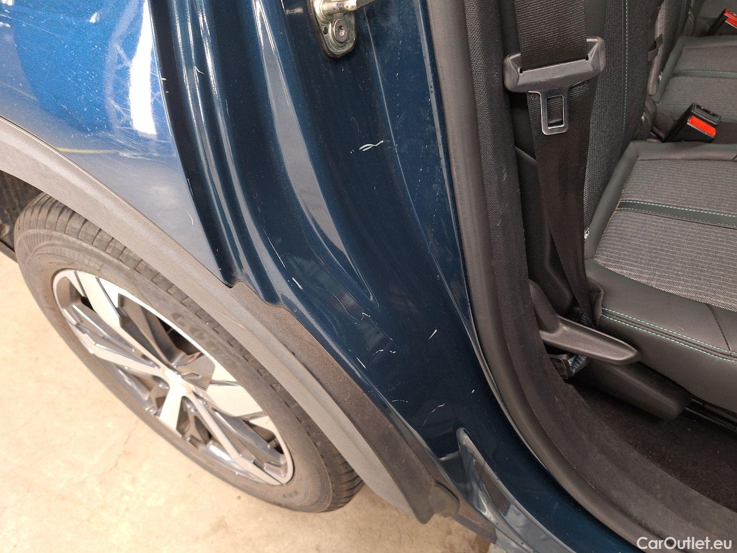  Peugeot  5008 Peugeot,  FL'20, Peugeot  1.5 BlueHDi 96kW S&S EAT8 Allure Pack #40