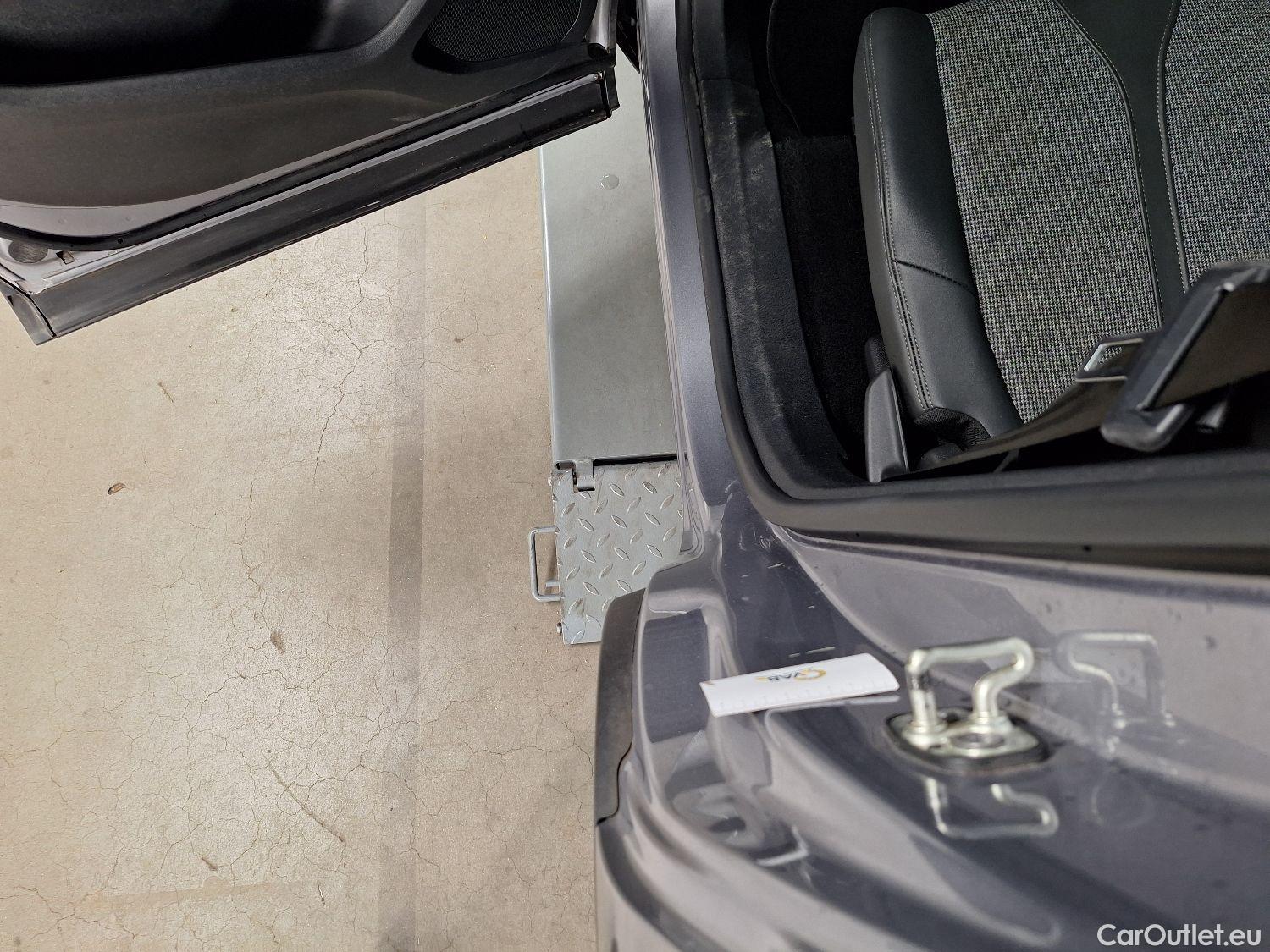  Peugeot  5008 Peugeot,  '16, Peugeot  1.5 BlueHDi 96kW S&S EAT8 Allure 5d #19