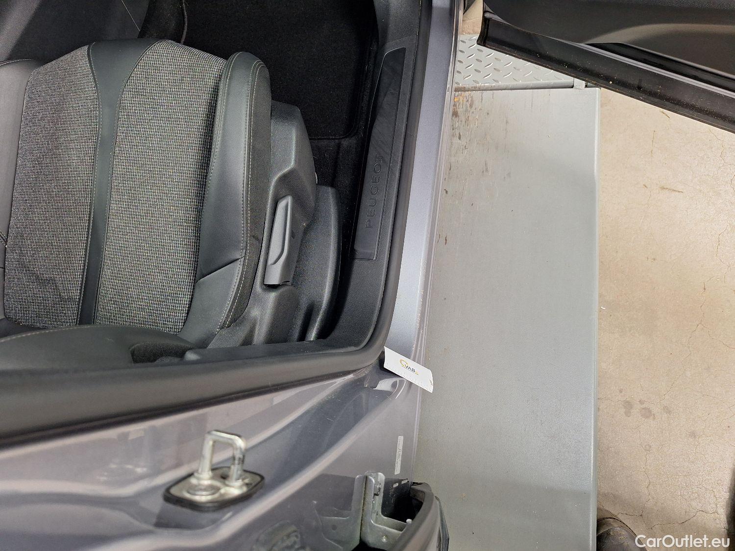  Peugeot  5008 Peugeot,  '16, Peugeot  1.5 BlueHDi 96kW S&S EAT8 Allure 5d #15