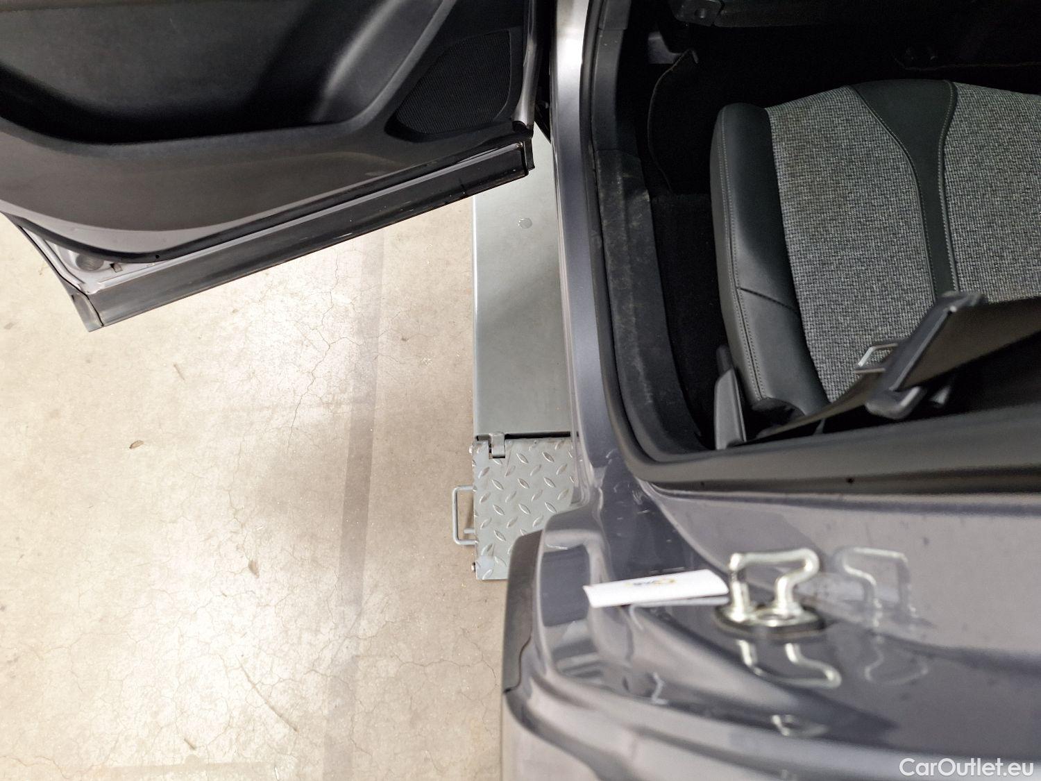  Peugeot  5008 Peugeot,  '16, Peugeot  1.5 BlueHDi 96kW S&S EAT8 Allure 5d #17