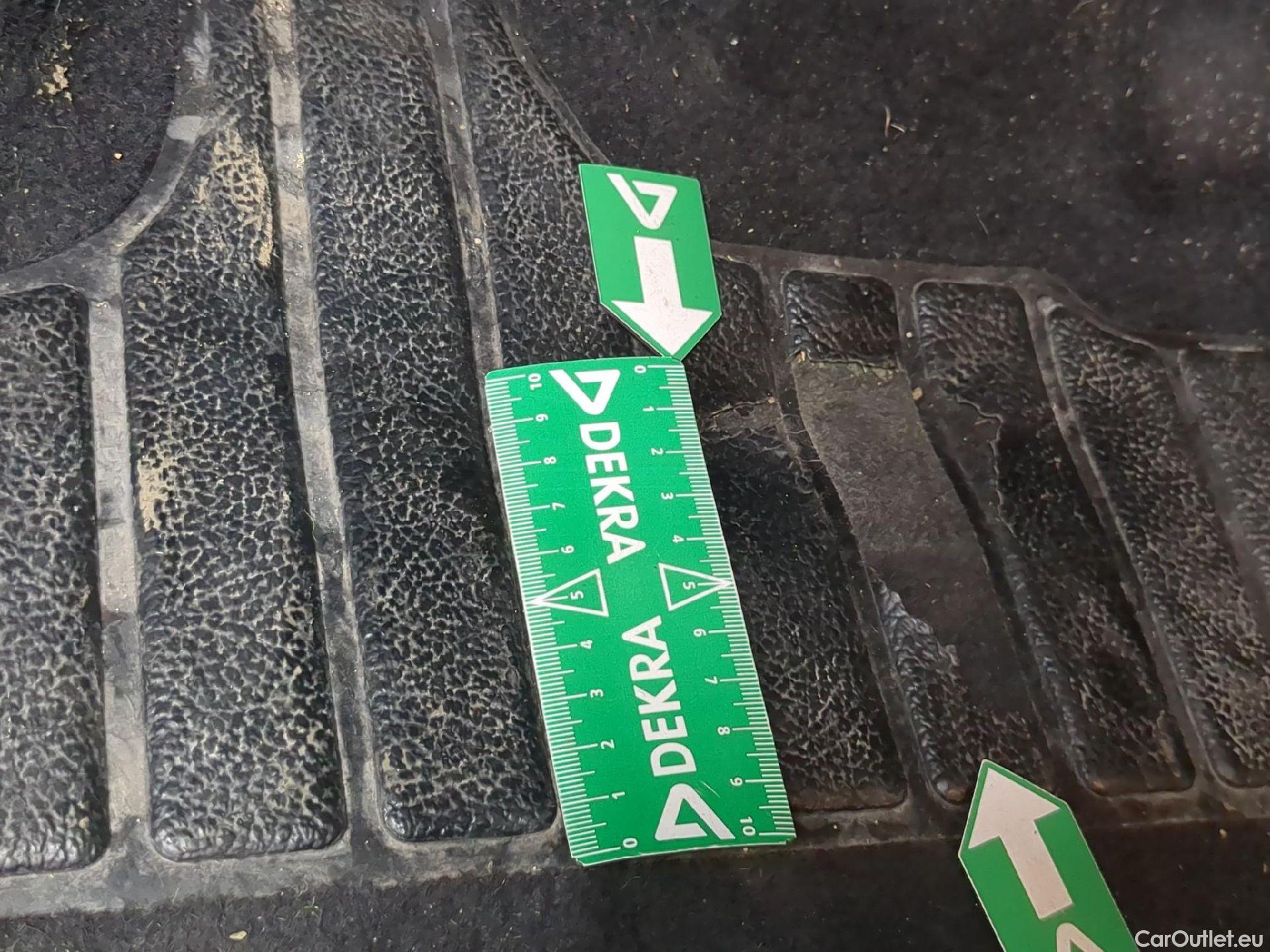  Renault  Captur RENAULT  / 2019 / 5P / SUV Business TCe 140 EDC FAP -21 #4