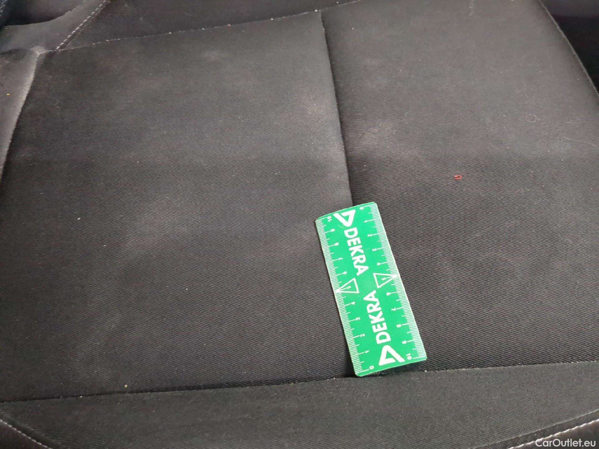  Renault  Captur RENAULT  / 2019 / 5P / SUV Business TCe 140 EDC FAP -21 #9