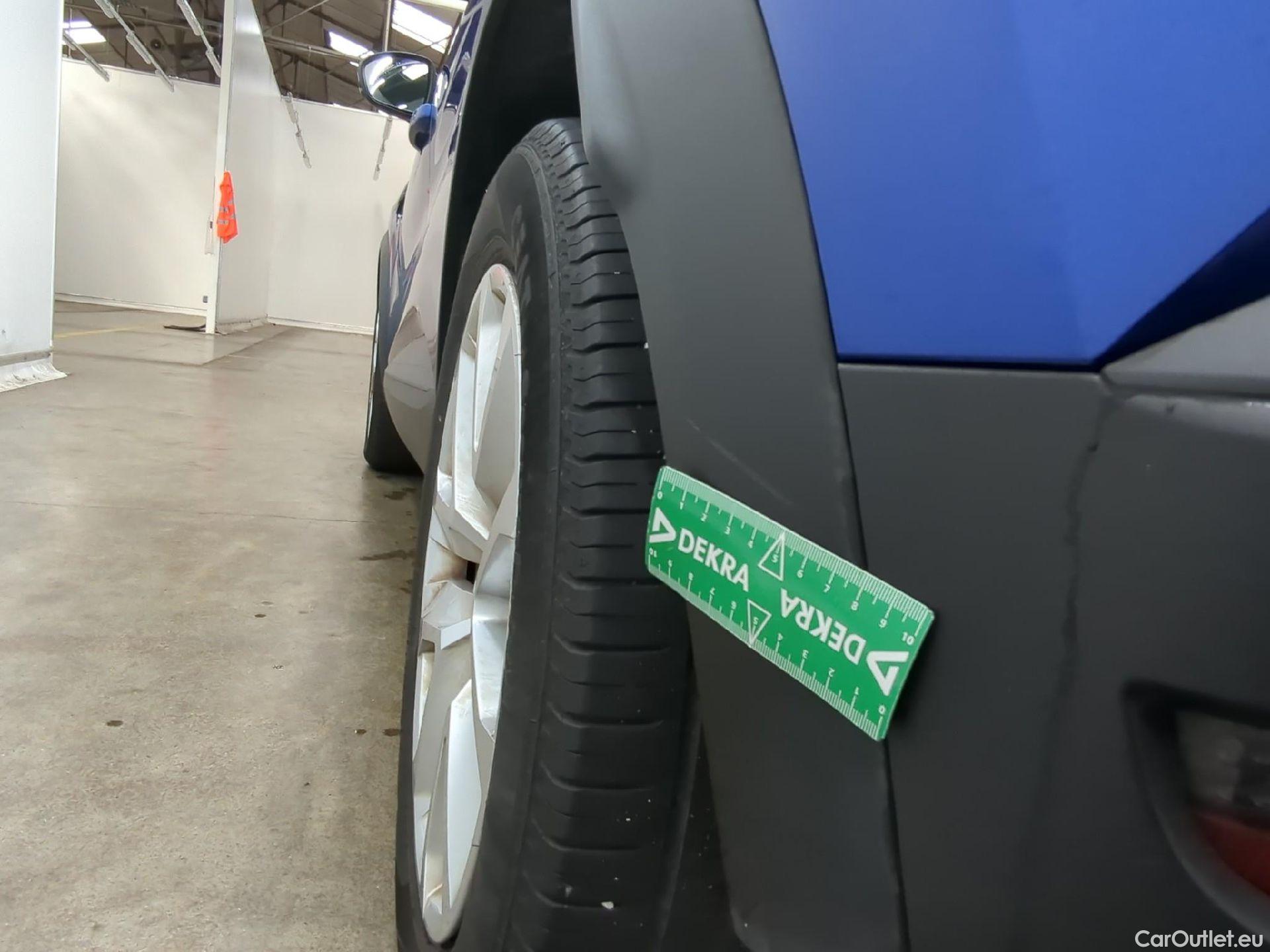  Renault  Captur RENAULT  / 2019 / 5P / SUV Business TCe 140 EDC FAP -21 #42