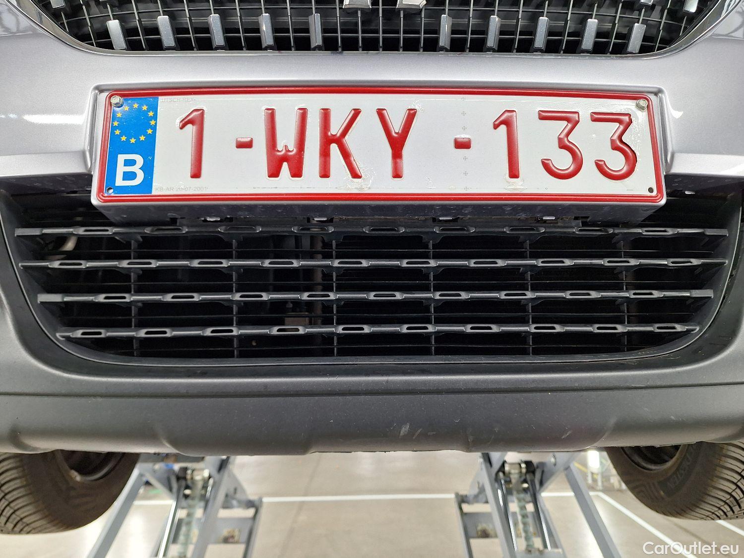  Peugeot  2008 Peugeot,  FL'16, Peugeot  1.2 Puretech 61kW S&S Active 5d #1