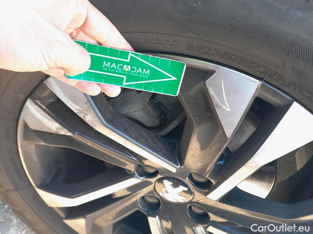  Peugeot  2008 PEUGEOT  / 2019 / 5P / todoterreno Allure Pack BlueHDI 81kW (110CV) #9