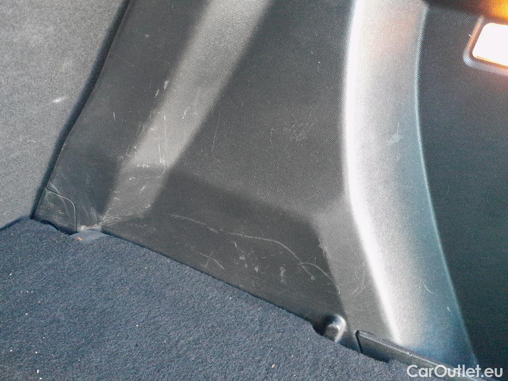  Peugeot  2008 PEUGEOT  / 2019 / 5P / todoterreno Allure Pack BlueHDI 81kW (110CV) #40