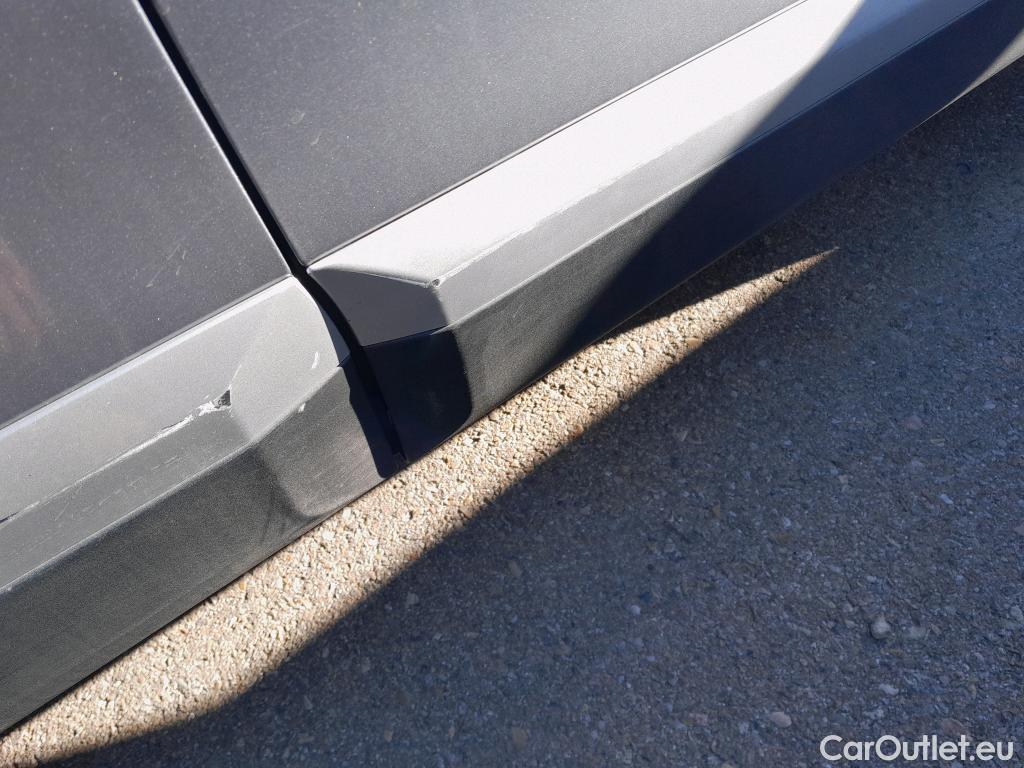  Peugeot  2008 PEUGEOT  / 2019 / 5P / todoterreno Allure Pack BlueHDI 81kW (110CV) #53