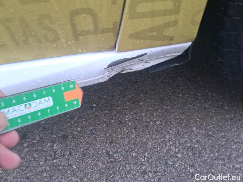  Peugeot  208 PEUGEOT  / 2019 / 5P / berlina con portón PureTech 73kW (100CV) Allure #4