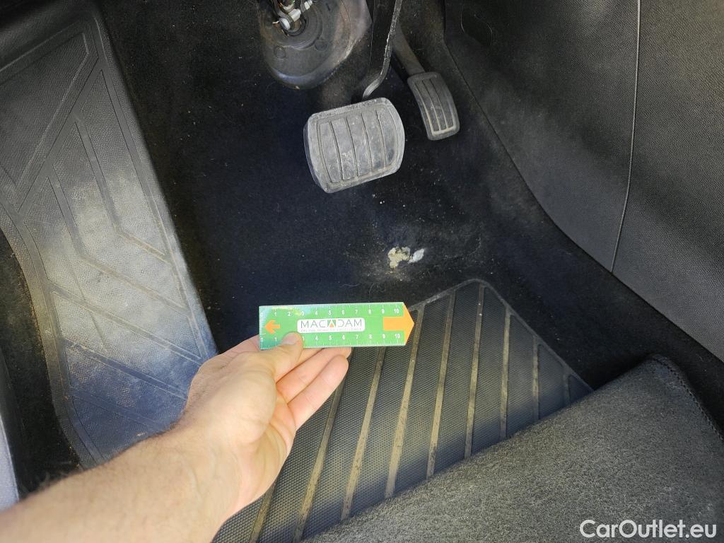  Peugeot  3008 PEUGEOT  / 2016 / 5P / todoterreno Allure BlueHDi 96kW (130CV) S&S EAT8 #31