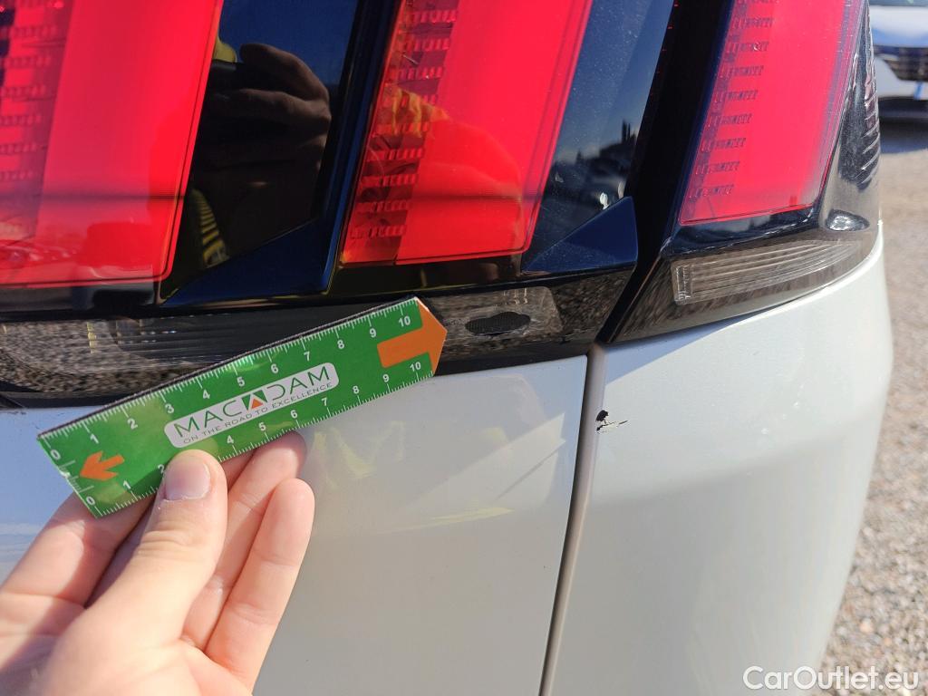  Peugeot  3008 PEUGEOT  / 2016 / 5P / todoterreno Allure BlueHDi 96kW (130CV) S&S EAT8 #10