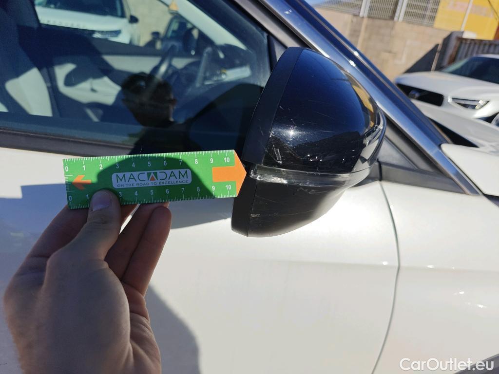  Peugeot  3008 PEUGEOT  / 2016 / 5P / todoterreno Allure BlueHDi 96kW (130CV) S&S EAT8 #30