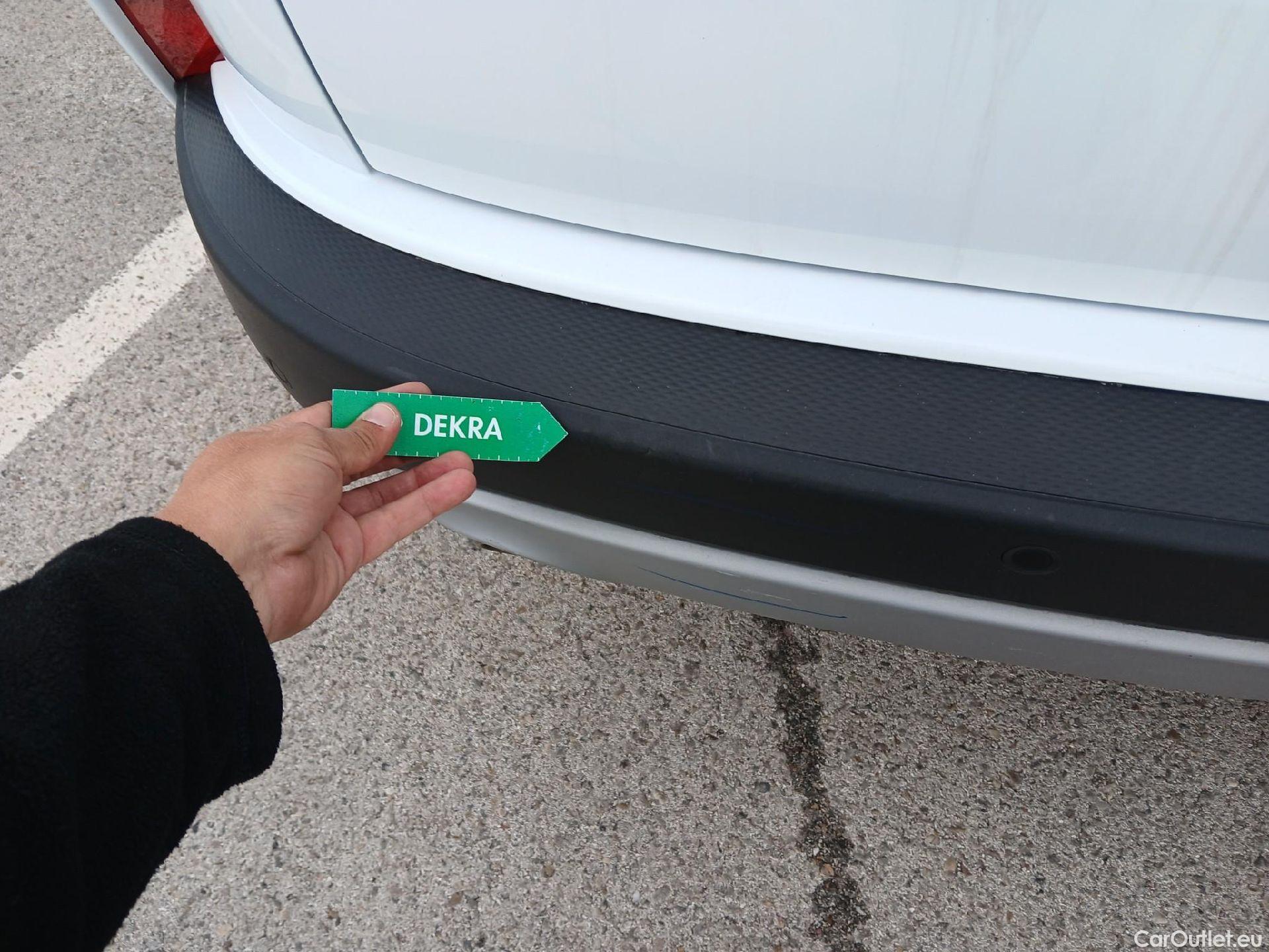  Ford  Kuga FORD  / 2019 / 5P / todoterreno Titanium 2.5 Duratec FHEV 140kW Auto #9