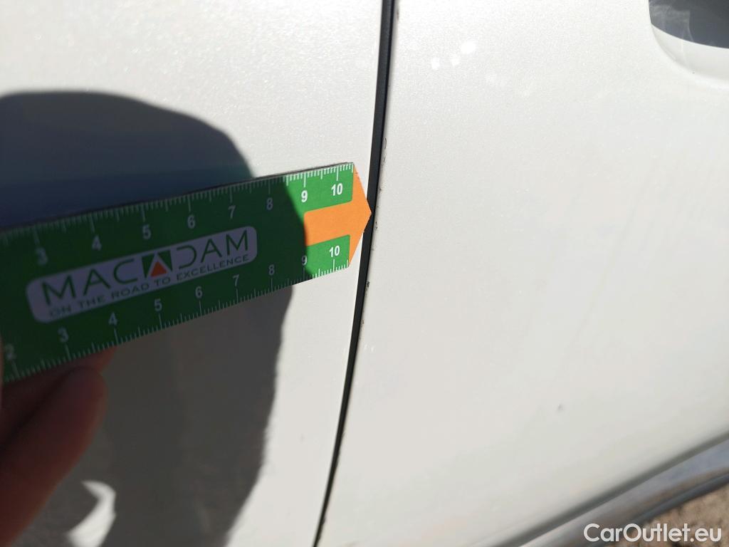  Peugeot  3008 PEUGEOT  / 2016 / 5P / todoterreno Allure BlueHDi 96kW (130CV) S&S EAT8 #26