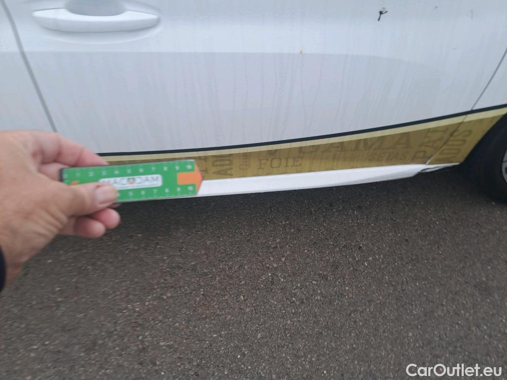  Peugeot  208 PEUGEOT  / 2019 / 5P / berlina con portón PureTech 73kW (100CV) Allure #3