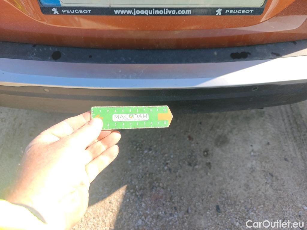  Peugeot  2008 PEUGEOT  / 2019 / 5P / todoterreno Allure Pack Puretech 100 S&S BVM6 #27