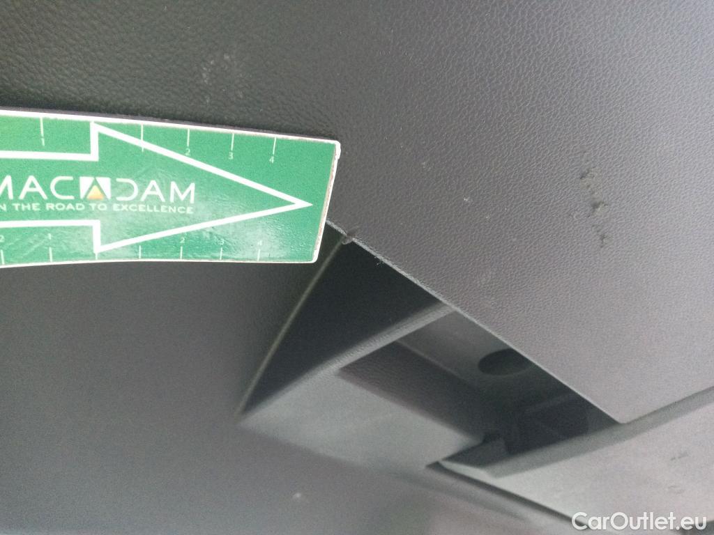  Volkswagen  Polo VOLKSWAGEN  / 2017 / 5P / berlina con portón Advance 1.0 TSI 70kW (95CV) #18