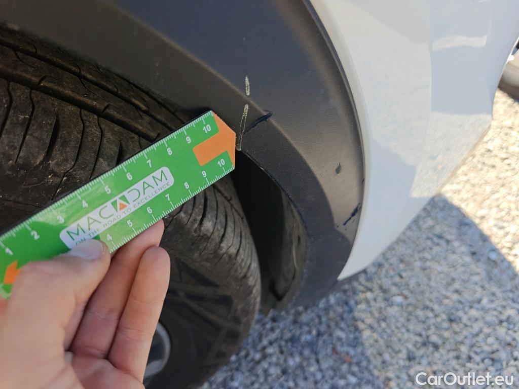  Peugeot  2008  Allure Pack 1.5 HDi 110CV MT6 E6d #35