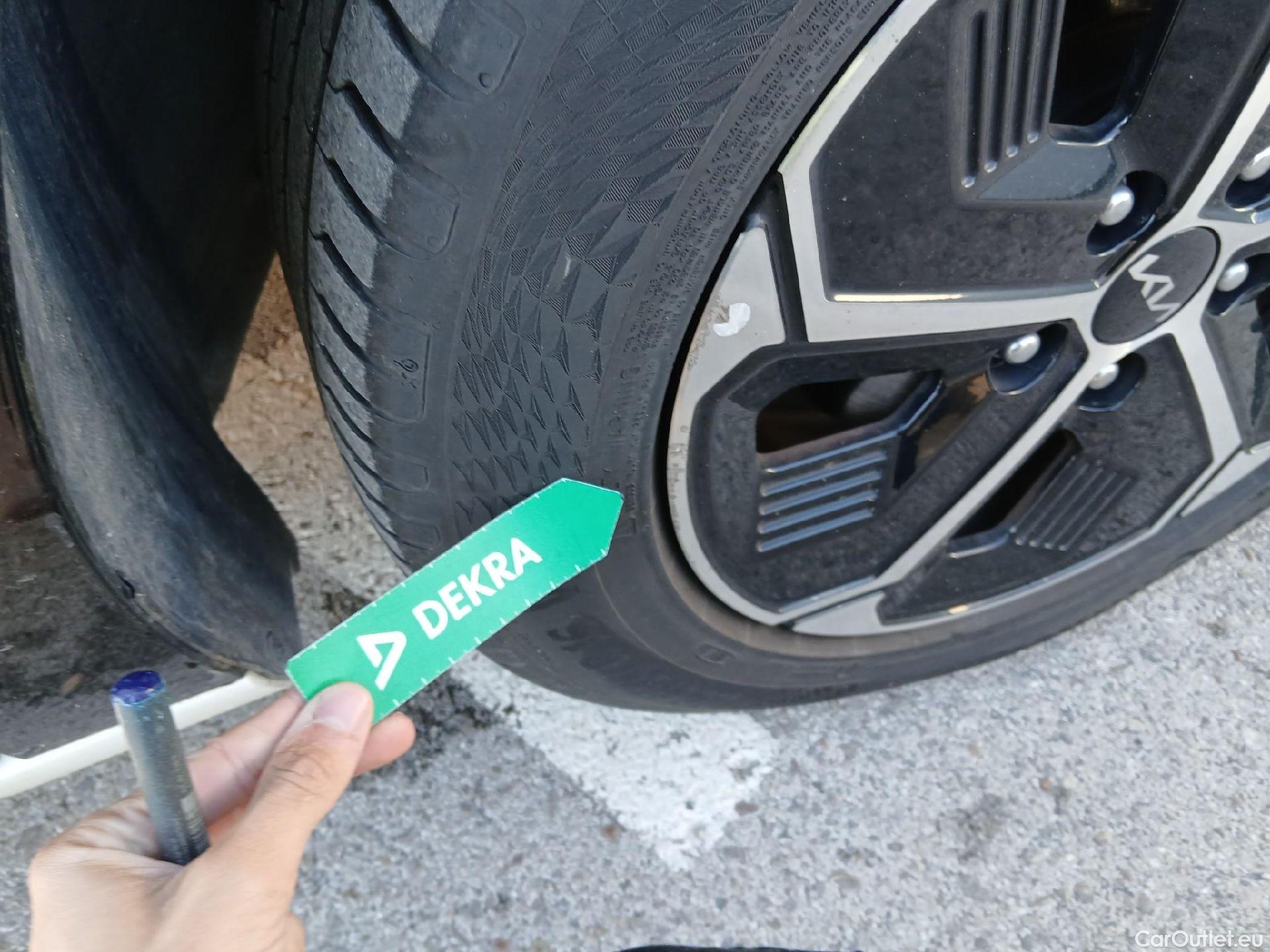  KIA  Niro KIA  / 2022 / 5P / crossover 1.6 GDi HEV 104kW (141CV) Drive #15