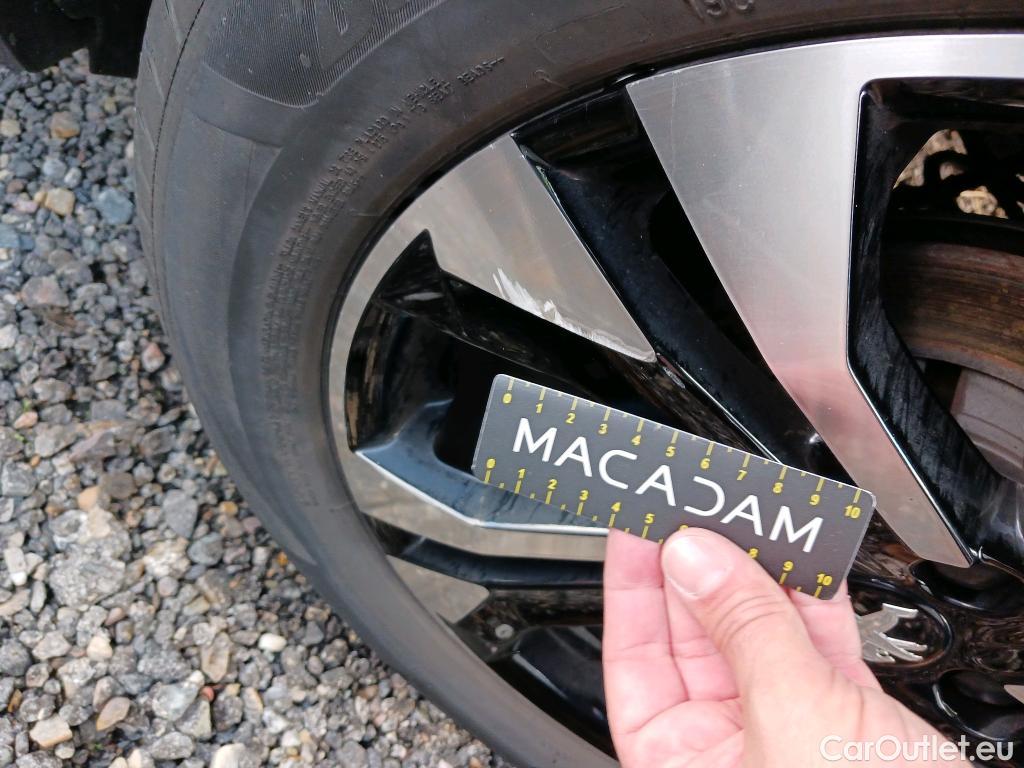  Peugeot  2008 PEUGEOT  / 2019 / 5P / todoterreno Allure BlueHDI 130 S&S EAT8 #4