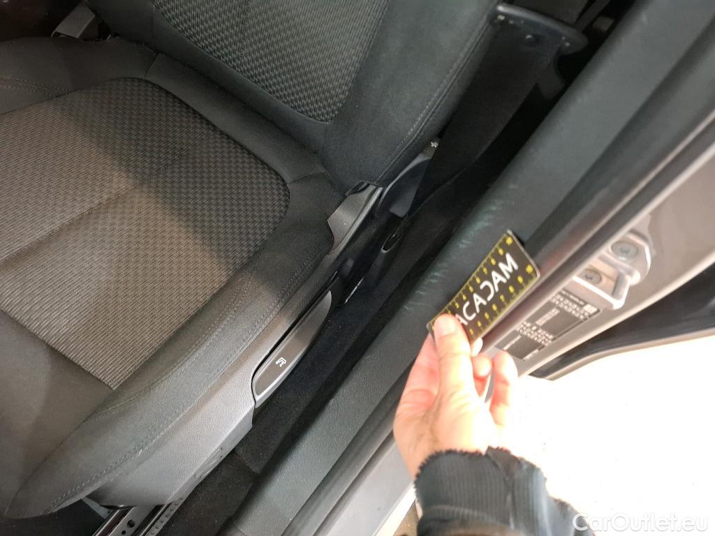  Bmw  Serie 1 BMW Série 1 / 2019 / 5P / Berline 116i DKG7 Business Design #29