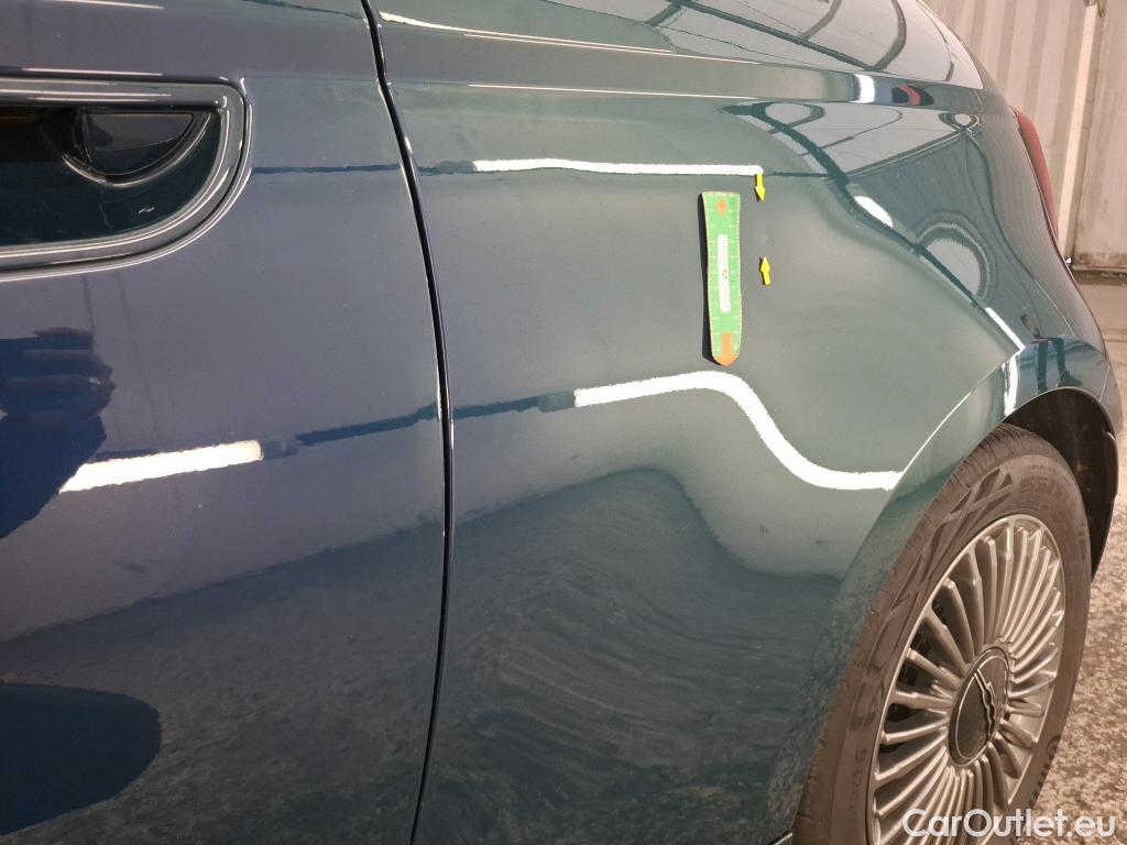  Fiat  500 FIAT  / 2020 / 3P / Berline 42kWh Icône #26