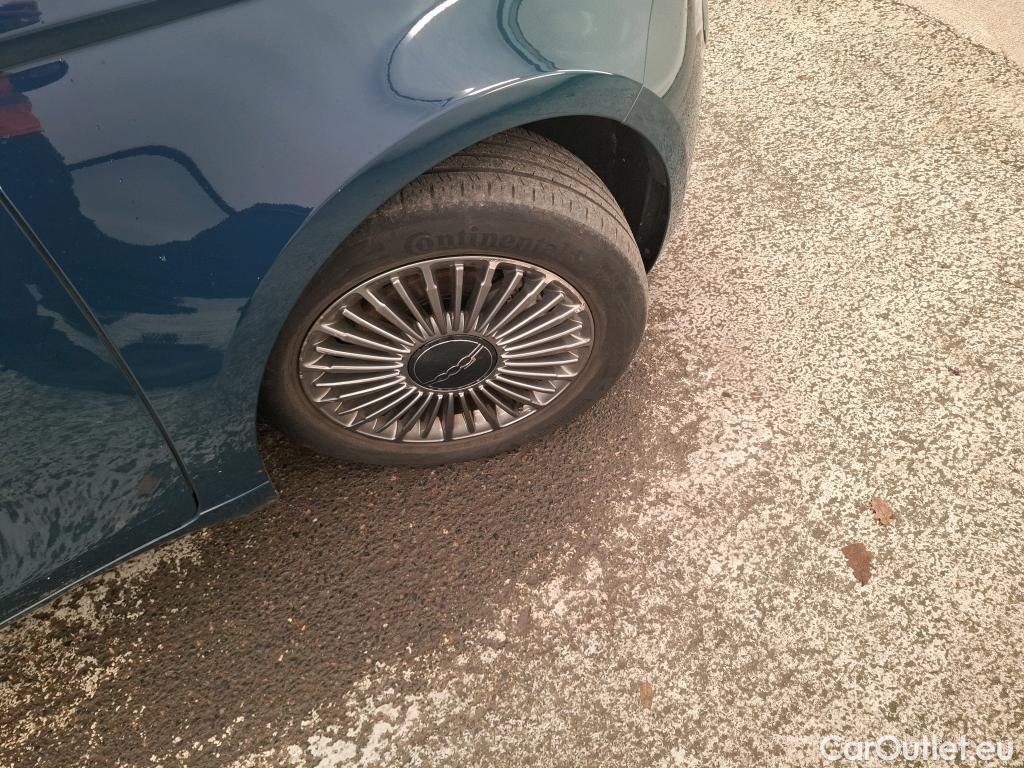  Fiat  500 FIAT  / 2020 / 3P / Berline 42kWh Icône #18
