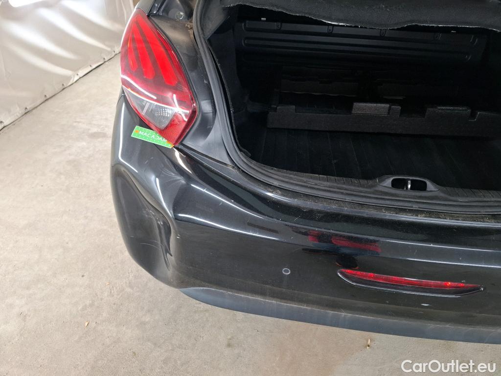  Peugeot  208  Affaire Premium Pack 1.2 80CV BVM5 E6dT #3